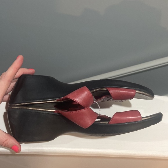 CLARKS Bendables Leather Wedge Sandals Red color Women's Size 10M inspect photos - Picture 9 of 15